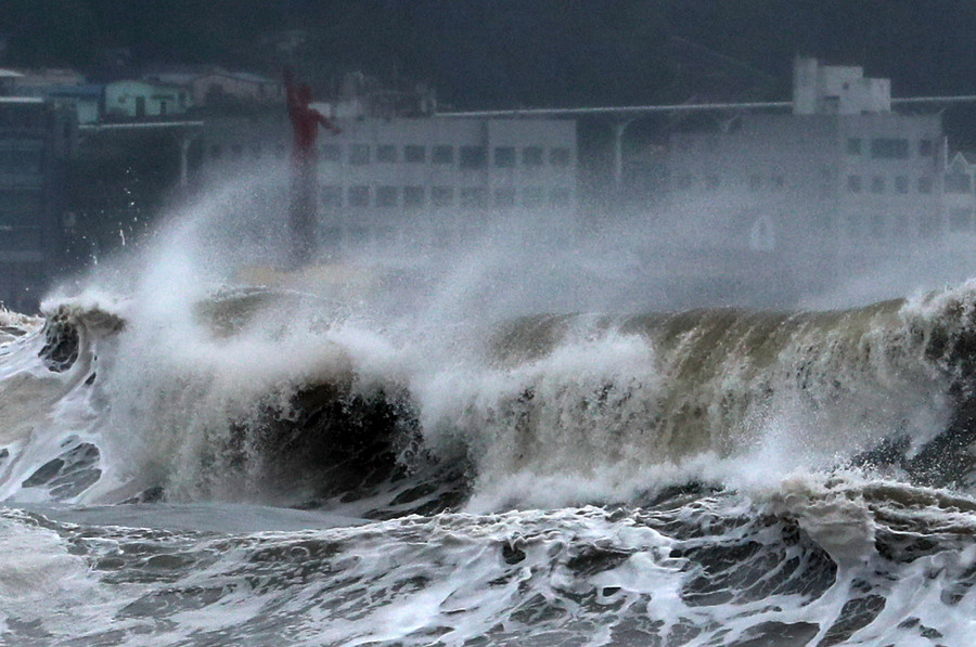 O τυφώνας Nanmadol «σαρώνει» την Ιαπωνία: 9 εκ. εκτοπισμένοι, δεκάδες τραυματίες και 2 νεκροί [Βίντεο]