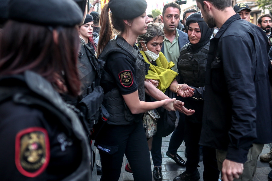 Τουρκική Λίρα και Αστυνομική Βία. Του Ραγκίπ Ντουράν
