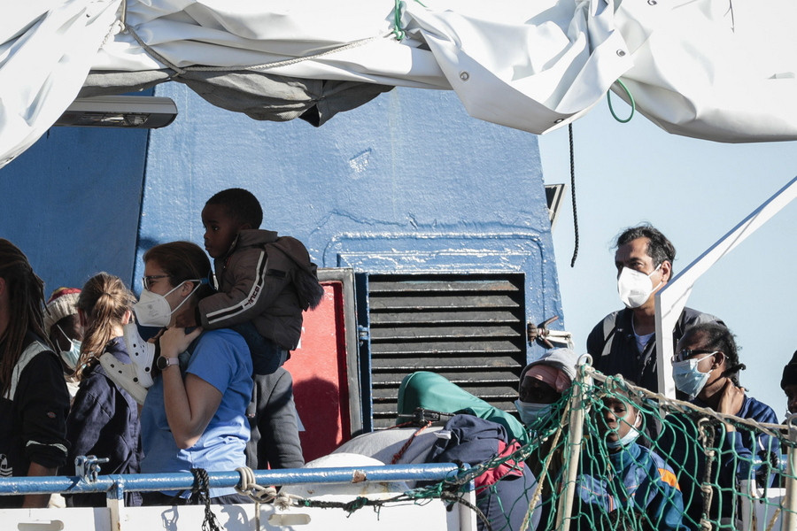 Οι ιταλικές αρχές συνέλαβαν το Sea-Watch 3 για διάσωση υπερβολικά … πολλών ανθρώπων