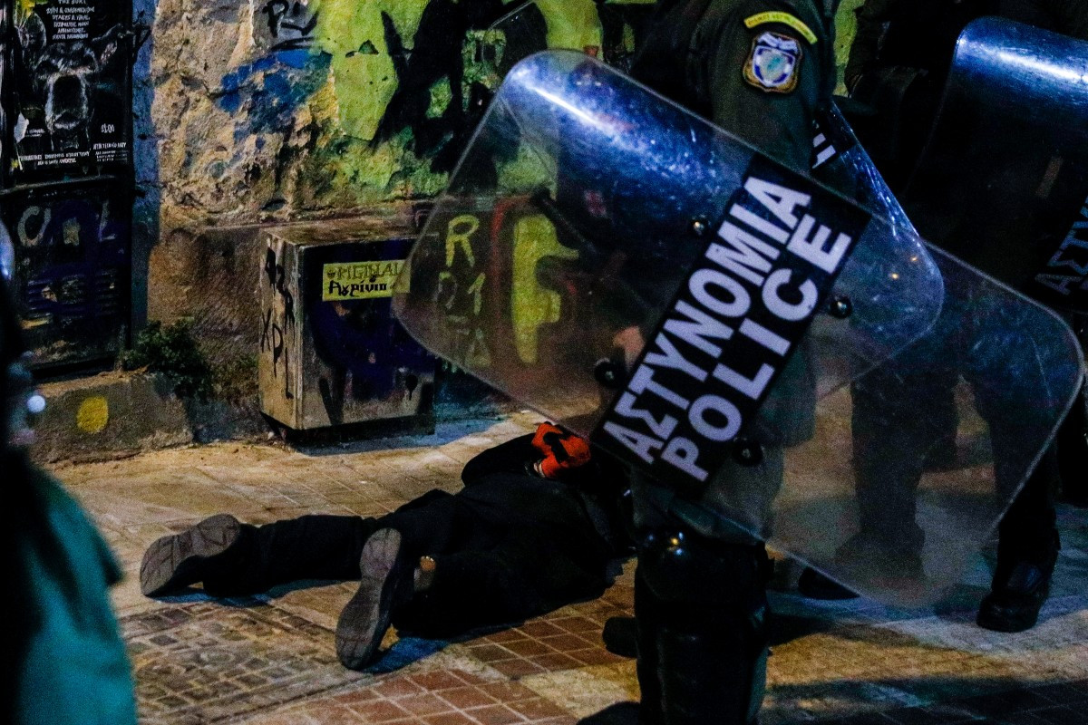 Έντονες αντιδράσεις ΣΥΡΙΖΑ και ΜέΡΑ25 για την αστυνομική βία κατά διαδηλωτών στα Εξάρχεια