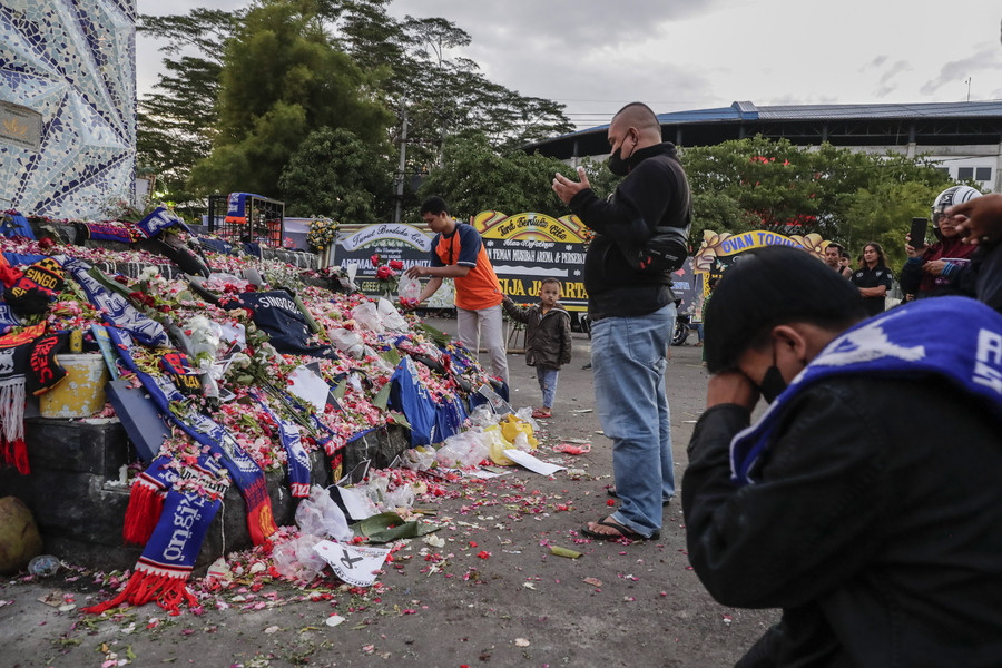 Ινδονησία: Σε 32 αυξήθηκαν τα νεκρά παιδιά της τραγωδίας στο γήπεδο