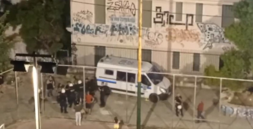 Καταγγελία για απρόκλητη αστυνομική βία στον Λόφο Στρέφη σε πατέρα που έπαιζε μπάσκετ με τα παιδιά του [Βίντεο]
