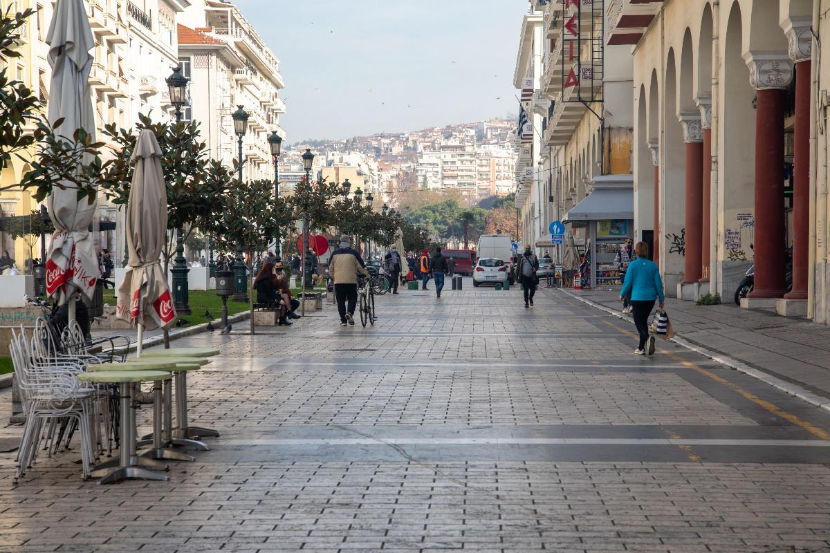 Θεσσαλονίκη: Εφαρμόζεται από Δευτέρα το μειωμένο ωράριο στα καταστήματα