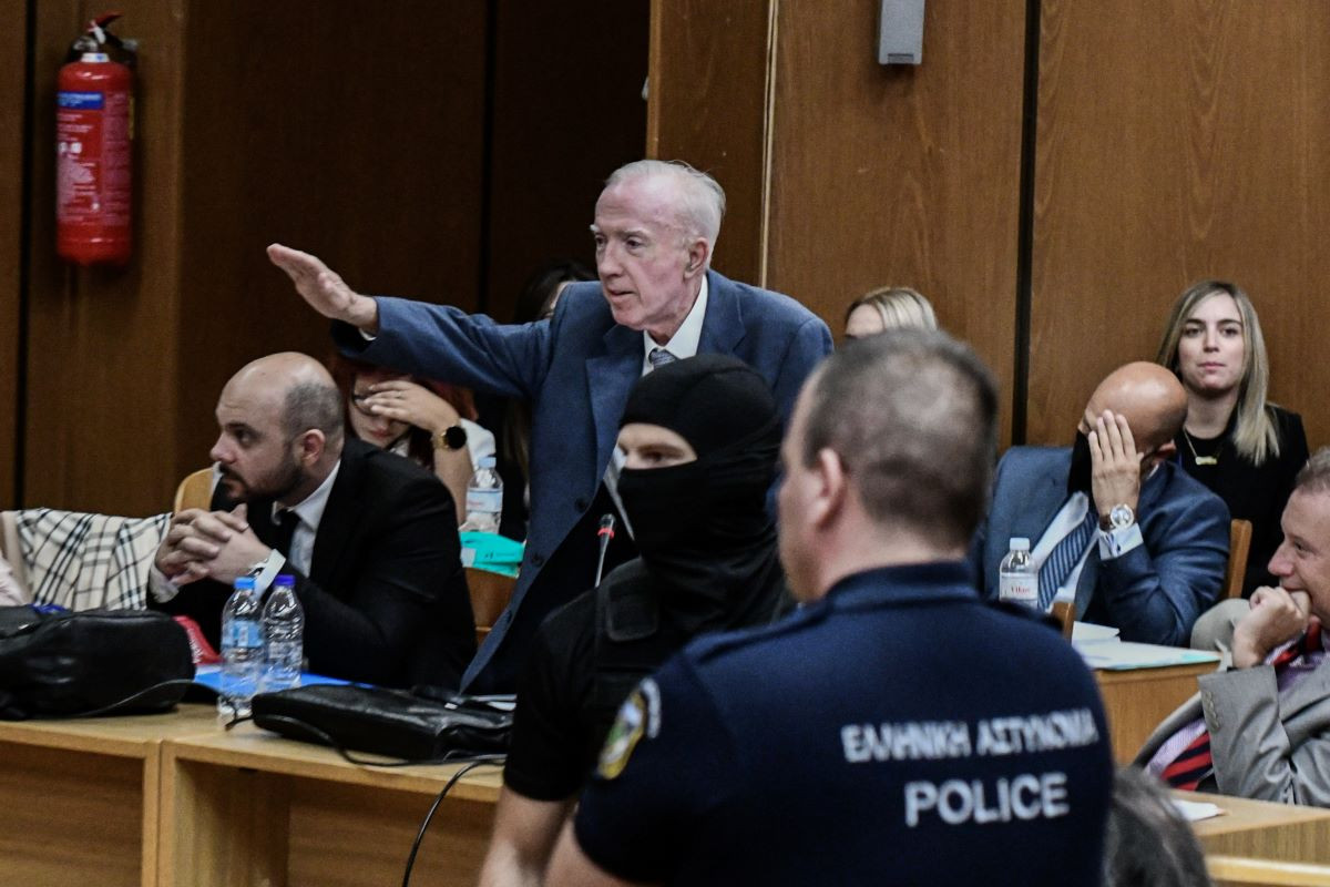 Ναζιστικός χαιρετισμός Κωνσταντίνου Πλεύρη μέσα στη δικαστική αίθουσα…ξανά