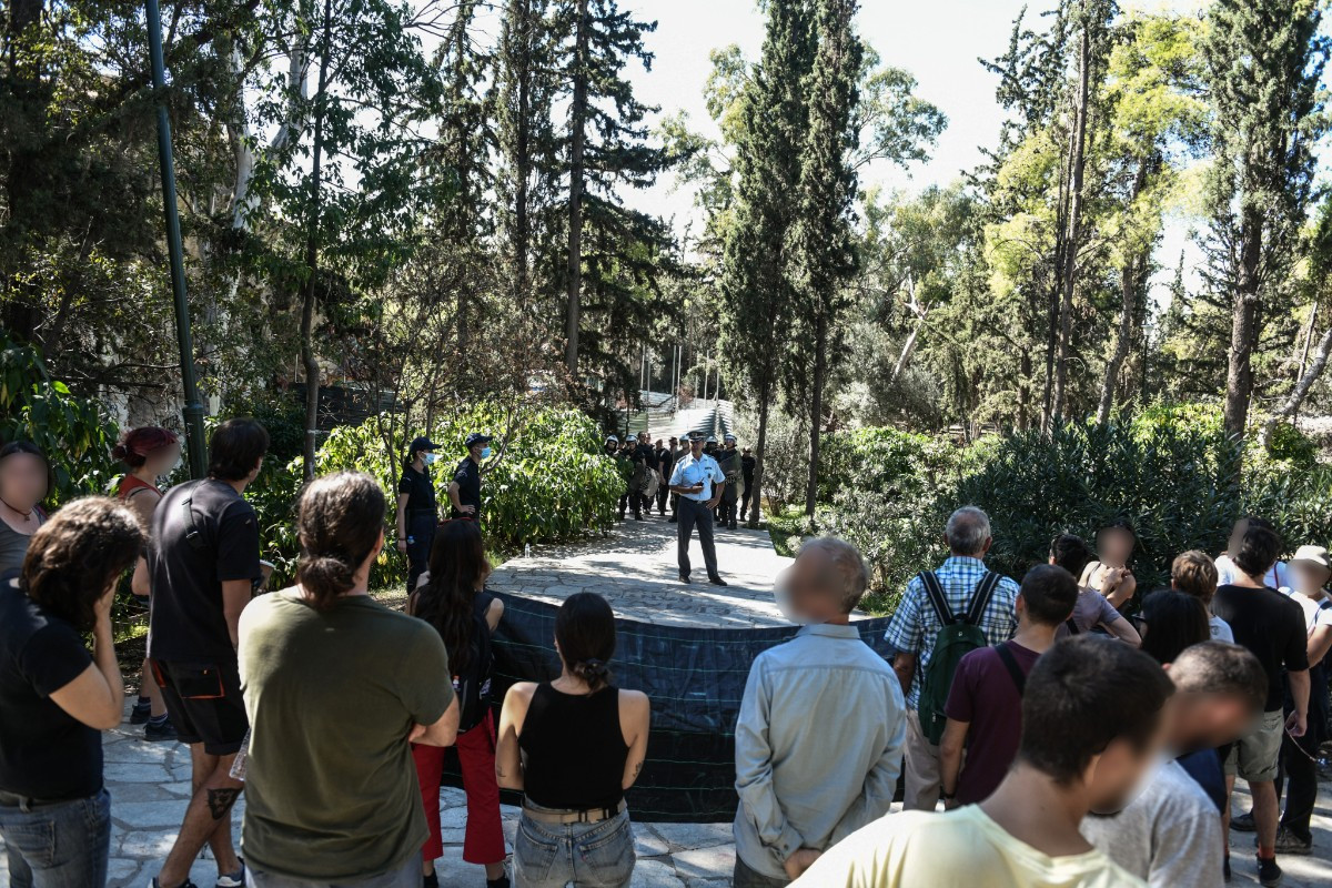 Το Tvxs.gr στου Στρέφη: Πώς η Πολιτεία εγκατέλειψε τον λόφο και τον γέμισε με αστυνομικούς