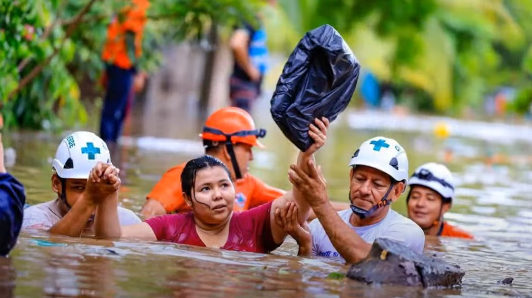 Κεντρική Αμερική: Νεκρούς και καταστροφές άφησε πίσω του ο κυκλώνας «Τζούλια»