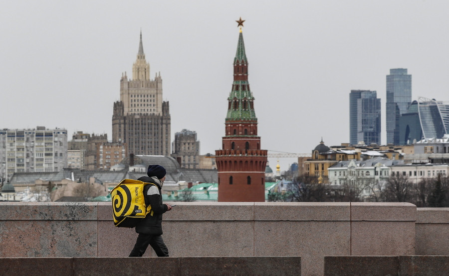 Economist: Ενώ η Ευρώπη βυθίζεται στην ύφεση, η Ρωσία βγαίνει από αυτήν
