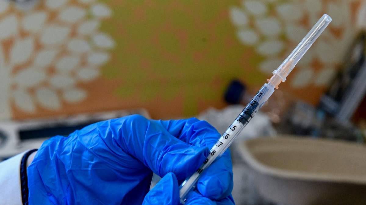 Pfizer: Ανακοίνωσε επικαιροποιημένο εμβόλιο της κατά της Όμικρον