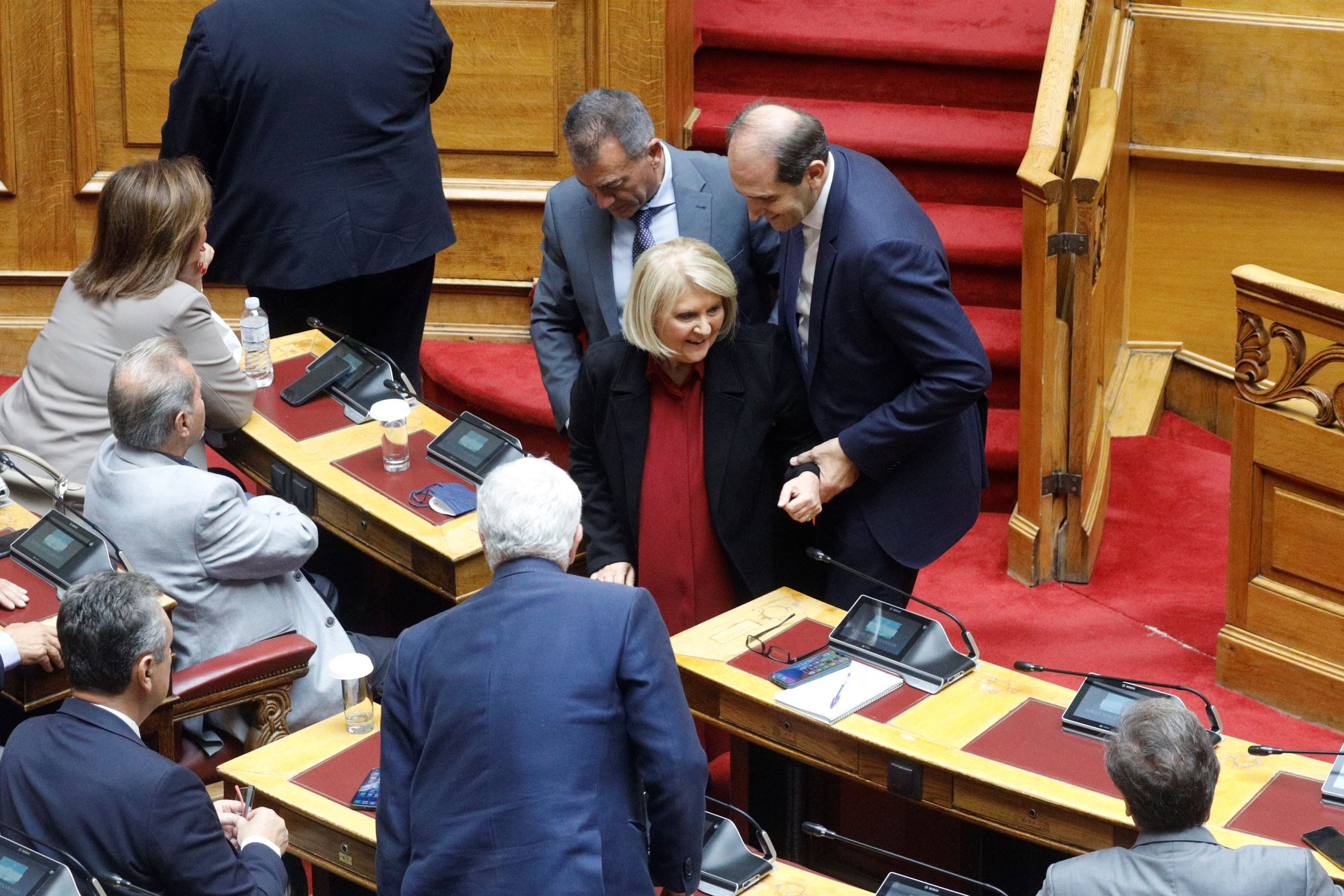 Βουλή: Η πτώση της Βούλτεψη και το σχόλιο Τσίπρα