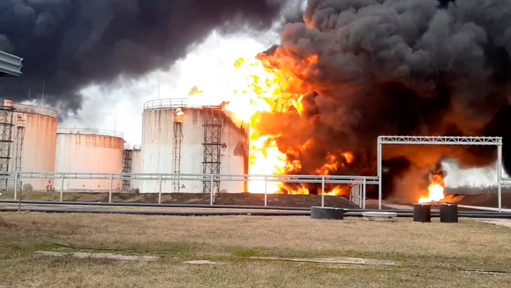 Ρωσία: Φωτιά σε αποθήκη καυσίμων στην περιφέρεια Μπέλγκοροντ μετά από βομβαρδισμό
