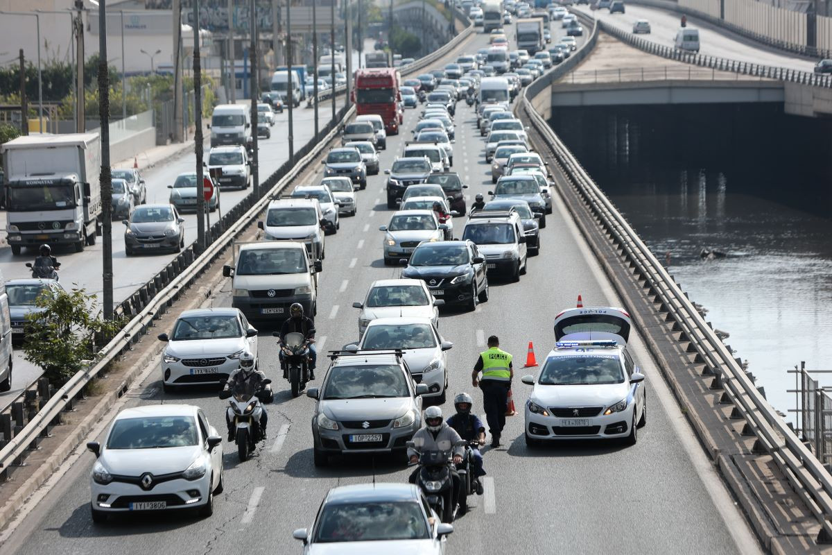 Κυκλοφοριακή συμφόρηση στον Κηφισό λόγω καραμπόλας τεσσάρων οχημάτων