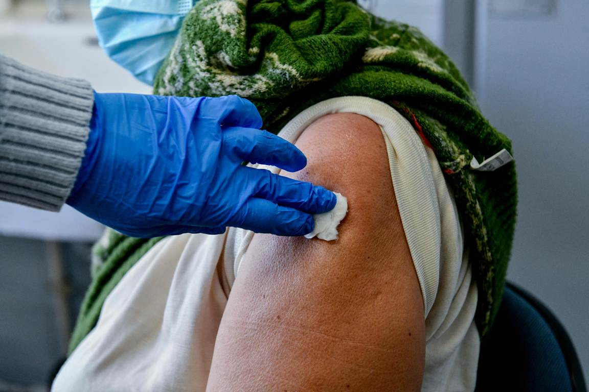 Ανησυχία επιστημόνων για το «δίδυμο» κορονοϊού-γρίπης – Προειδοποίηση ECDC για νέο στέλεχος της Όμικρον