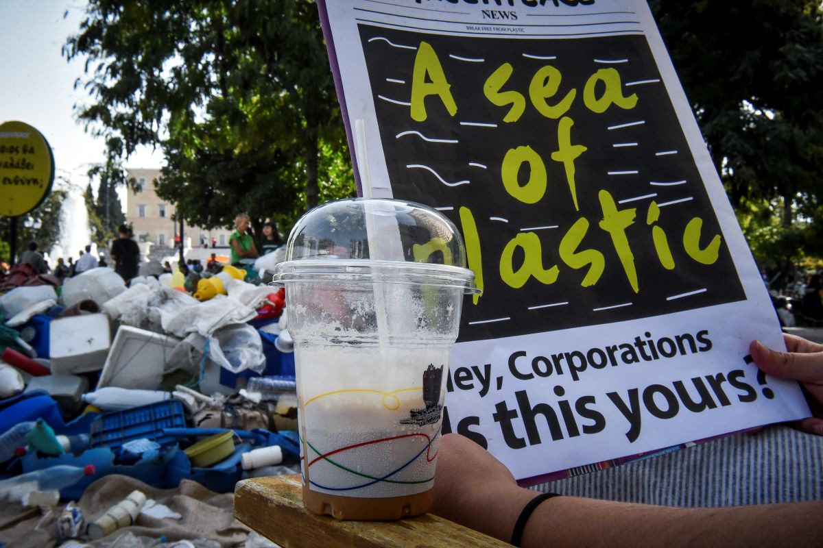Greenpeace: Μύθος η ανακύκλωση του πλαστικού