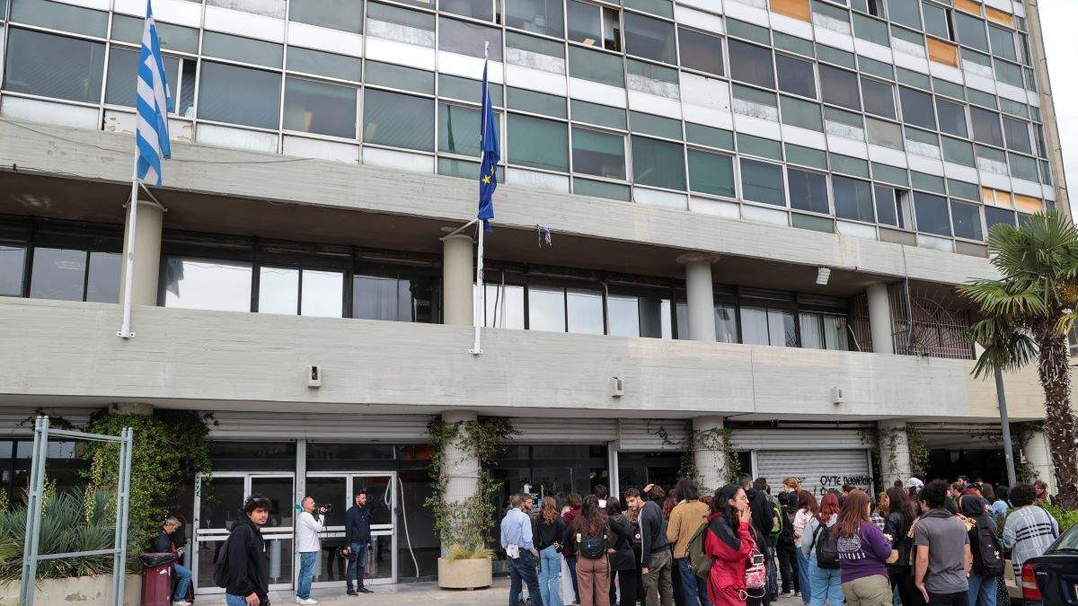 Θεσσαλονίκη: Στο χειρουργείο ο φοιτητής που έπεσε από το παράθυρο
