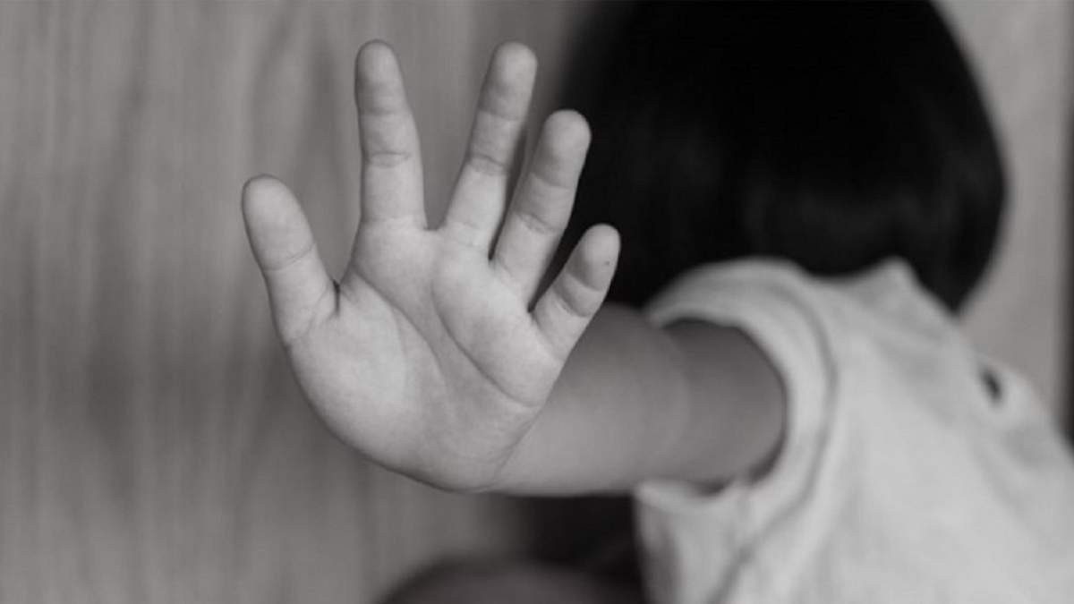 Πετράλωνα: Πατέρας οργάνωνε «πάρτι βιασμών» των δύο παιδιών και η μάνα σιωπούσε