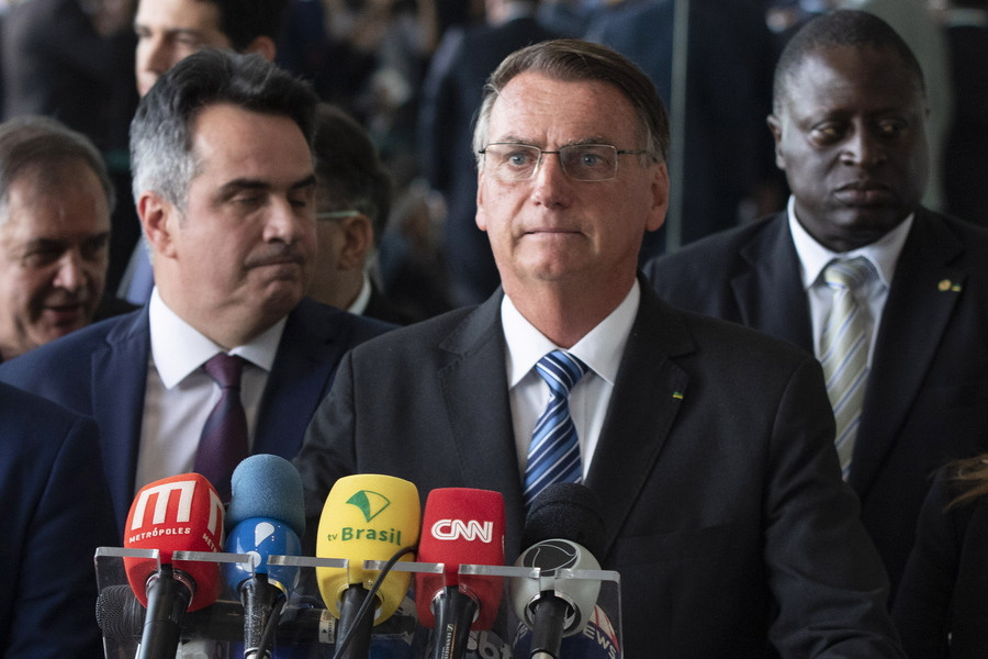 Βραζιλία: Δεν παραδέχεται την ήττα του ο Μπολσονάρο, αλλά θα παραδώσει την εξουσία στον Λούλα