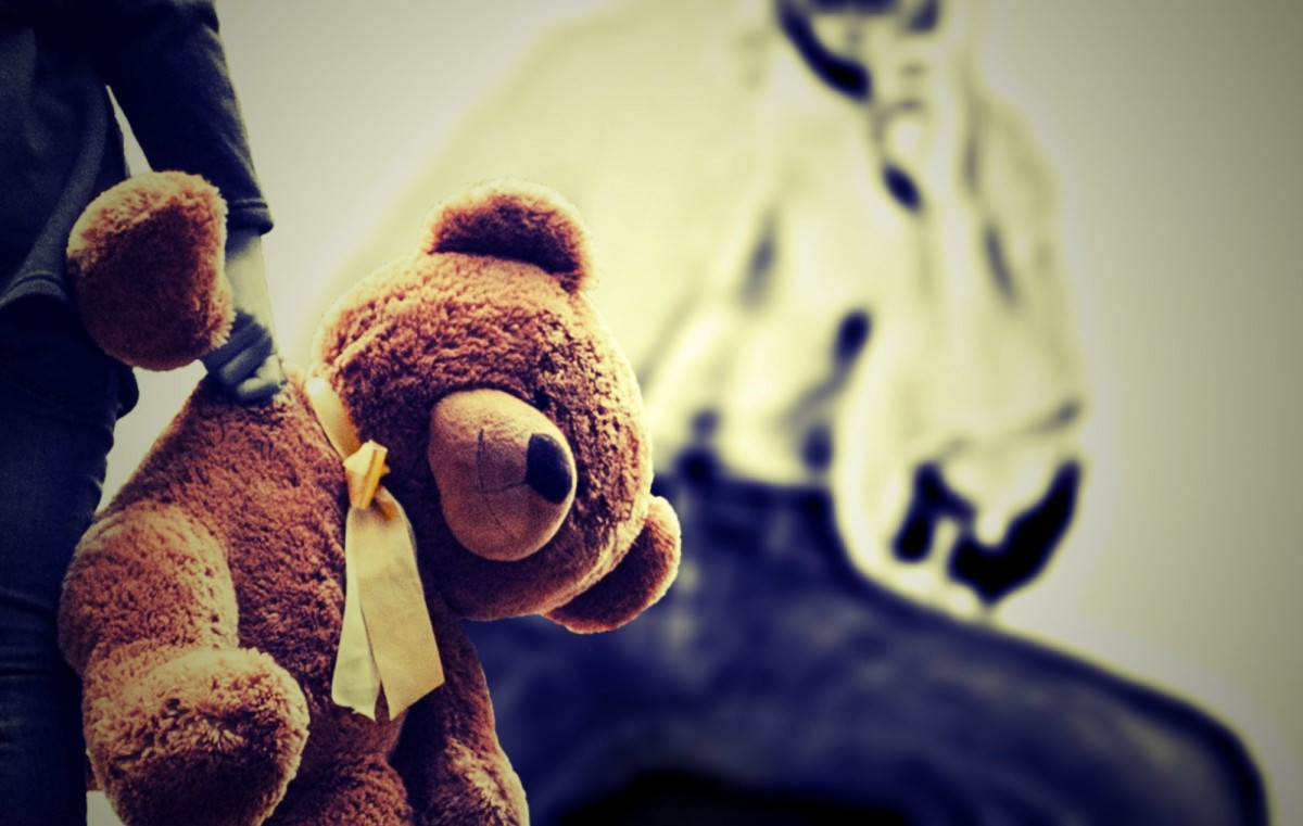 Φρίκη για τις αλλεπάλληλες αποκαλύψεις βιασμών παιδιών
