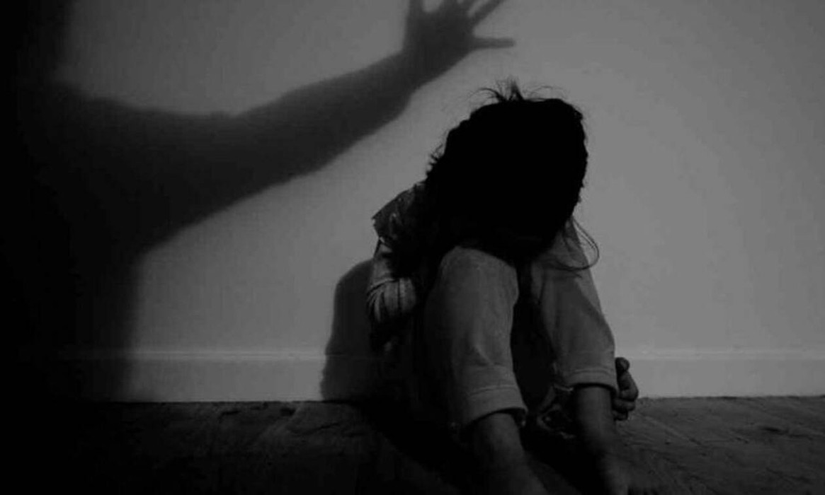 Υπόθεση βιασμού παιδιών στα Πετράλωνα: Προκλητικός ο αδελφός του πατέρα – «Τα παιδιά είναι μιλημένα» [Βίντεο]