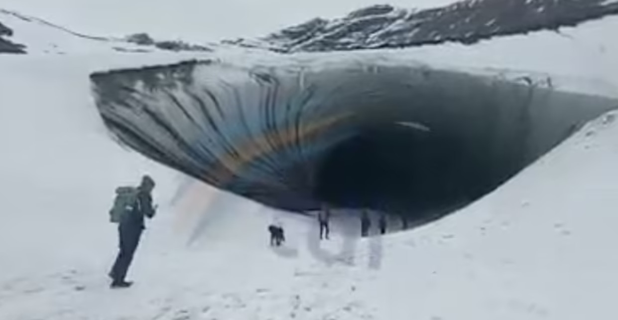 Κομμάτι πάγου καταπλακώνει τουρίστα σε σπήλαιο της Αργεντινής [BINTEO]