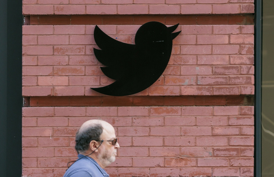 Το Twitter ζητά συγγνώμη από απολυμένους εργαζόμενους και τους ζητά να επιστρέψουν στην εταιρεία