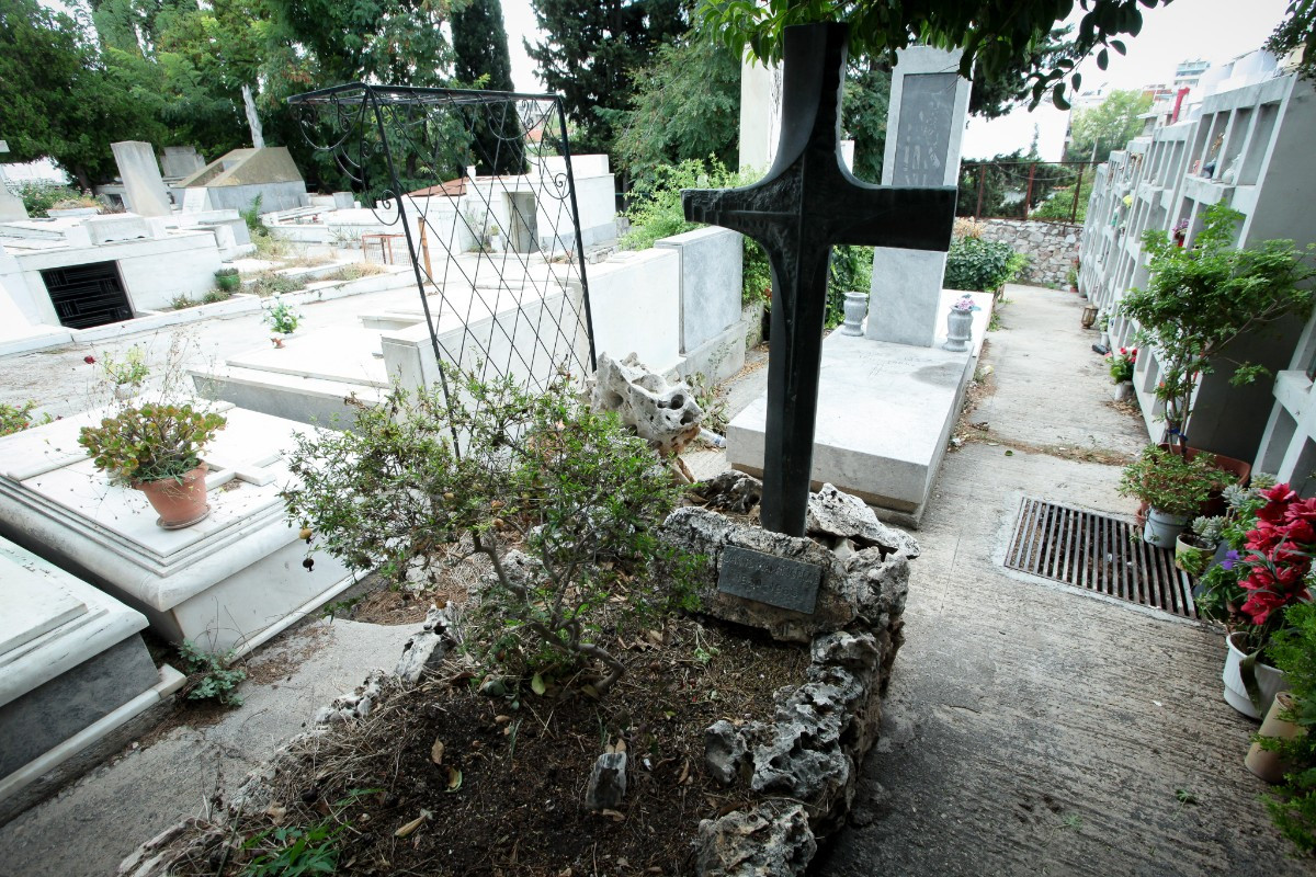 Γ’ Νεκροταφείο Αθηνών: Έσπασαν οστεοφυλάκια και άρπαξαν οστά