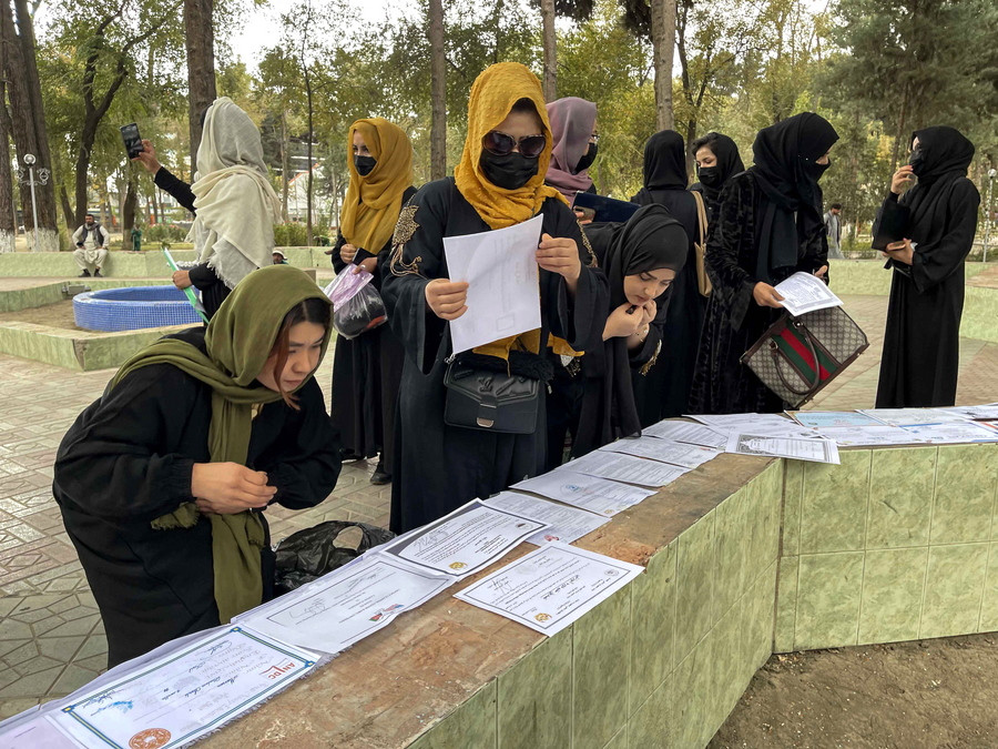Οι Ταλιμπάν απαγόρευσαν την είσοδο γυναικών σε πάρκα και κήπους στην Καμπούλ