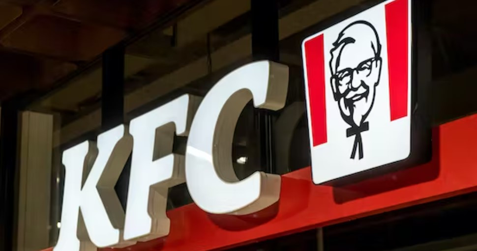 Οργή για τα KFC στη Γερμανία: Κάλεσε τους πελάτες της να «γιορτάσουν τη Νύχτα των Κρυστάλλων με τσίζμπεργκερ»