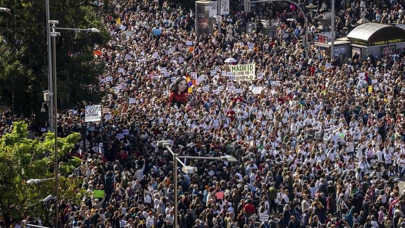 Μαζικές διαδηλώσεις υπέρ της δημόσιας υγείας στην Ισπανία