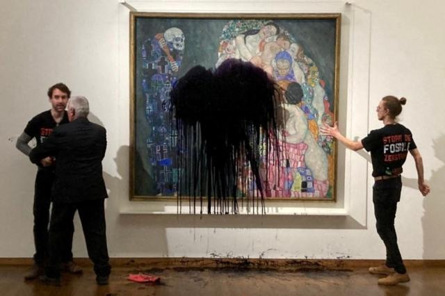 «Επιθέσεις» ακτιβιστών σε διάσημους πίνακες: «Τι είναι πιο σημαντικό η ζωή ή η τέχνη;»
