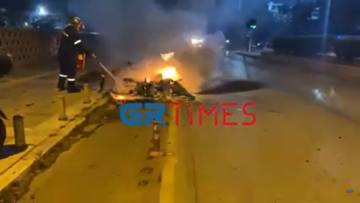 Επεισόδια στη Θεσσαλονίκη: Κάηκε μηχανή της ομάδας ΔΙΑΣ