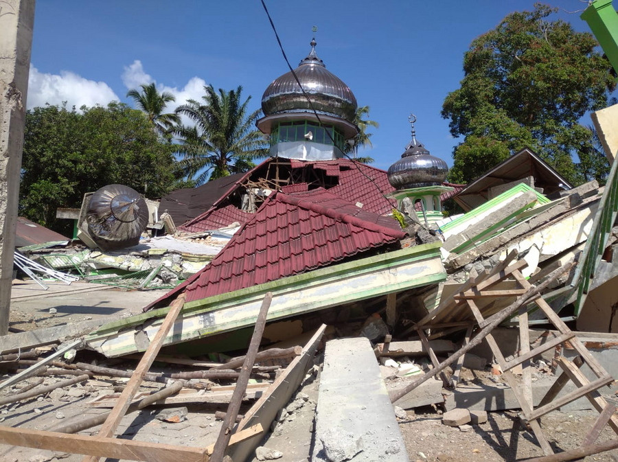 Ισχυρός σεισμός 6,9 ρίχτερ στην Ινδονησία – Προειδοποίηση για τσουνάμι