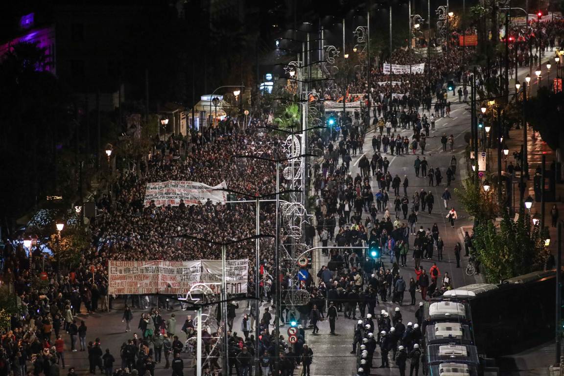 Ο Ουμπέρτο Έκο, οι δικτατορίες των τανκς και η τηλεόραση