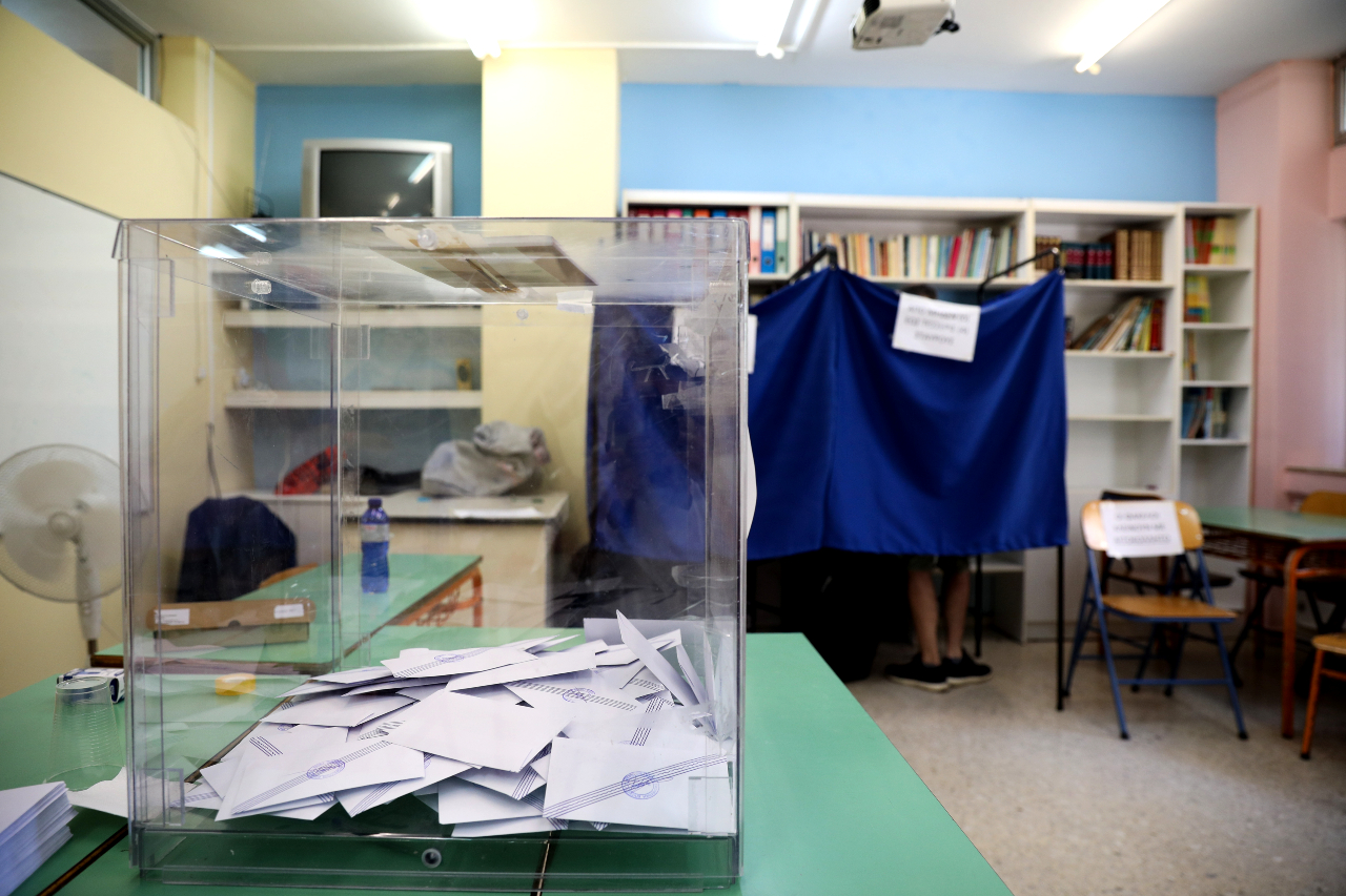 Τι δείχνουν οι δημοσκοπήσεις για τον χρόνο των εκλογών