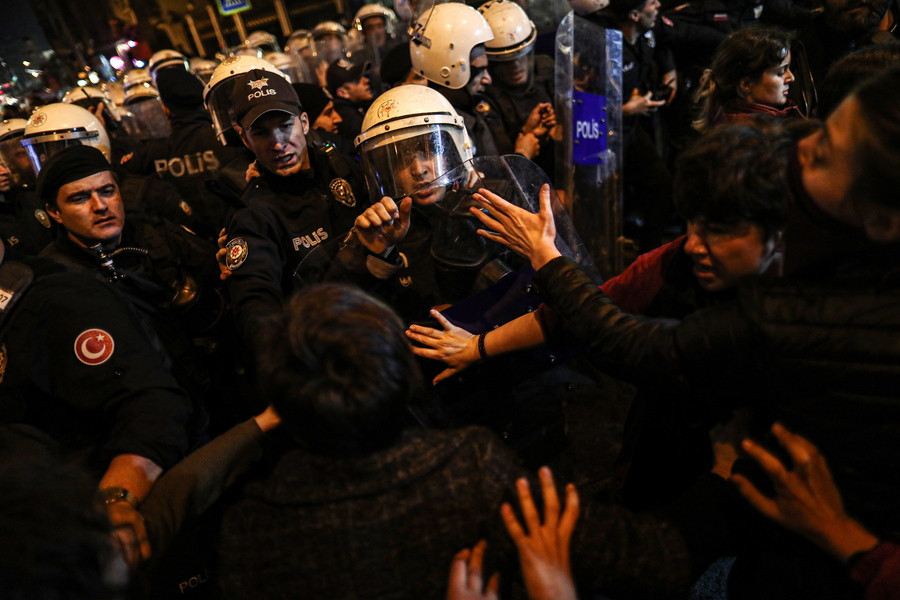 Τουρκία: Δεκάδες συλλήψεις σε διαδηλώσεις για τη βία κατά των γυναικών στην Κωνσταντινούπολη
