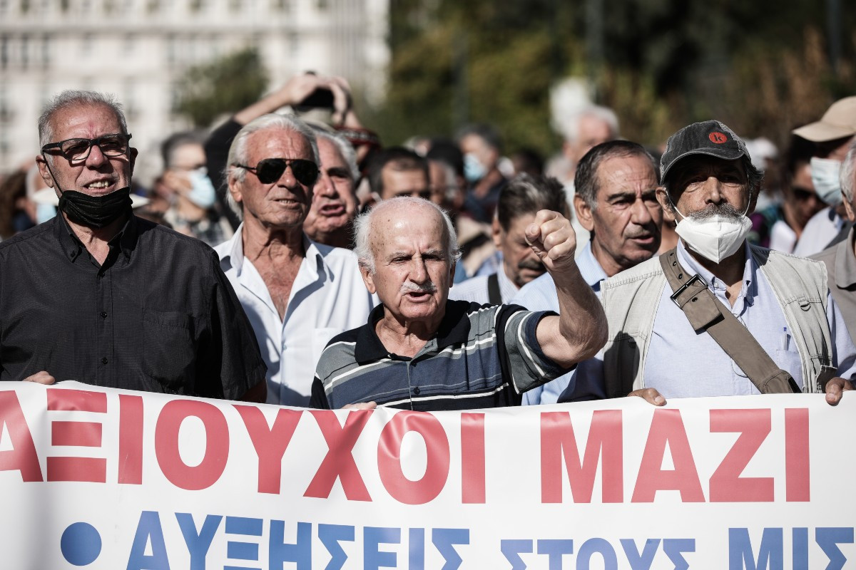 Συνταξιούχοι κατά Μητσοτάκη: «Ντροπή κυβέρνηση του ψεύδους και της υποκρισίας»