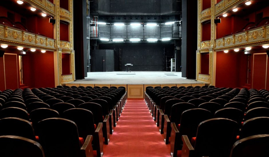 Διακόπηκε η λειτουργία του Δημοτικού Θεάτρου Πειραιά – Μπελαβίλας: «Είναι μία ημέρα ντροπής για τον Πειραιά»