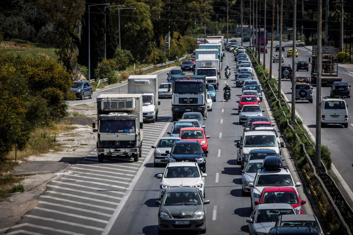 Κλειστή λόγω πτώσης βράχων η Εθνική Οδός Αθηνών – Κορίνθου – Ουρές χιλιομέτρων