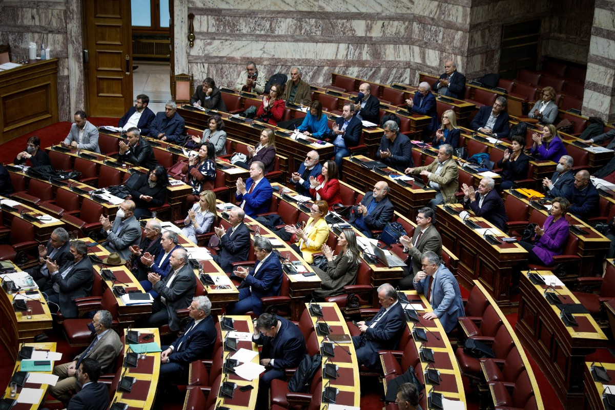 Βουλή: Σφυροκόπημα από τους πολιτικούς αρχηγούς για το νομοσχέδιο για το ΕΣΥ [Live]