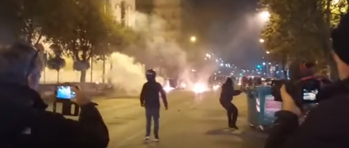 Πυροβολισμός 16χρονου από αστυνομικό: Επεισόδια και προσαγωγές στη Θεσσαλονίκη [Βίντεο]