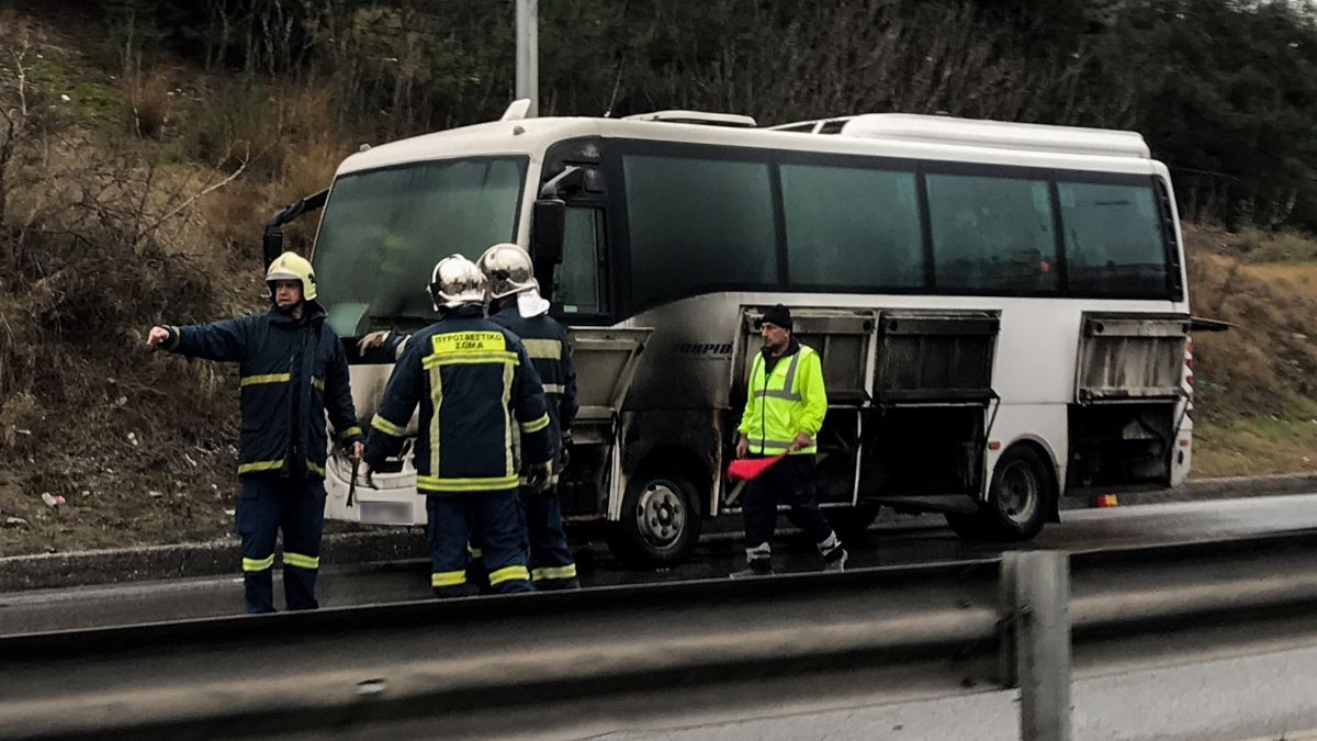 Θεσσαλονίκη: Φωτιά σε σχολικό λεωφορείο που επέβαιναν παιδιά