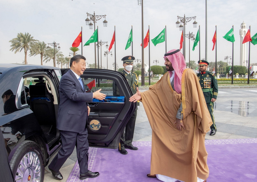 Συμφωνίες αξίας δισ. υπέγραψαν Σαουδική Αραβία και Κίνα κατά την επίσκεψη του Σι Τζιπίνγκ