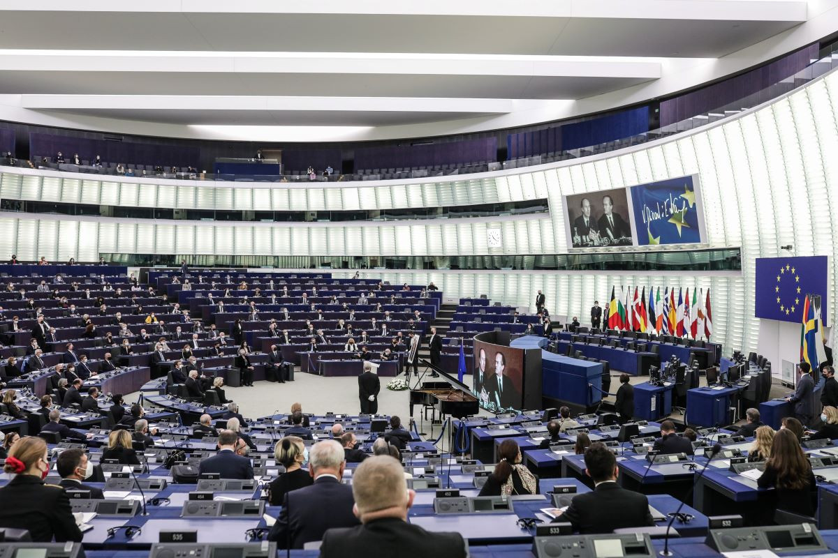 Εισηγητής Ευρωπαϊκού Λαϊκού Κόμματος: Οι παρακολουθήσεις στην Ελλάδα έγιναν από κυβερνητικούς φορείς