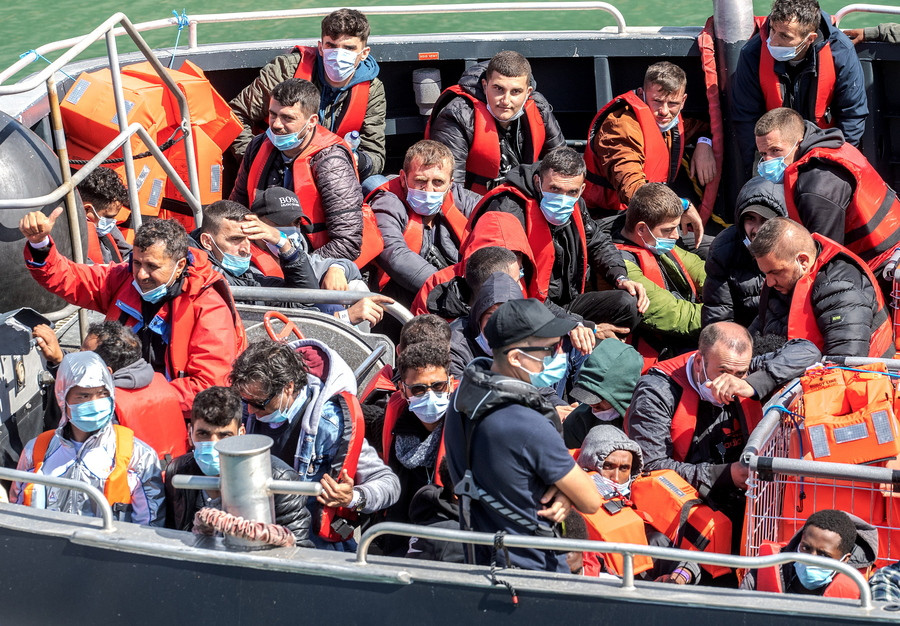 Βρετανία: Νεκροί στο ναυάγιο της Μάγχης, την επόμενη των ανακοινώσεων Σούνακ για τη μετανάστευση