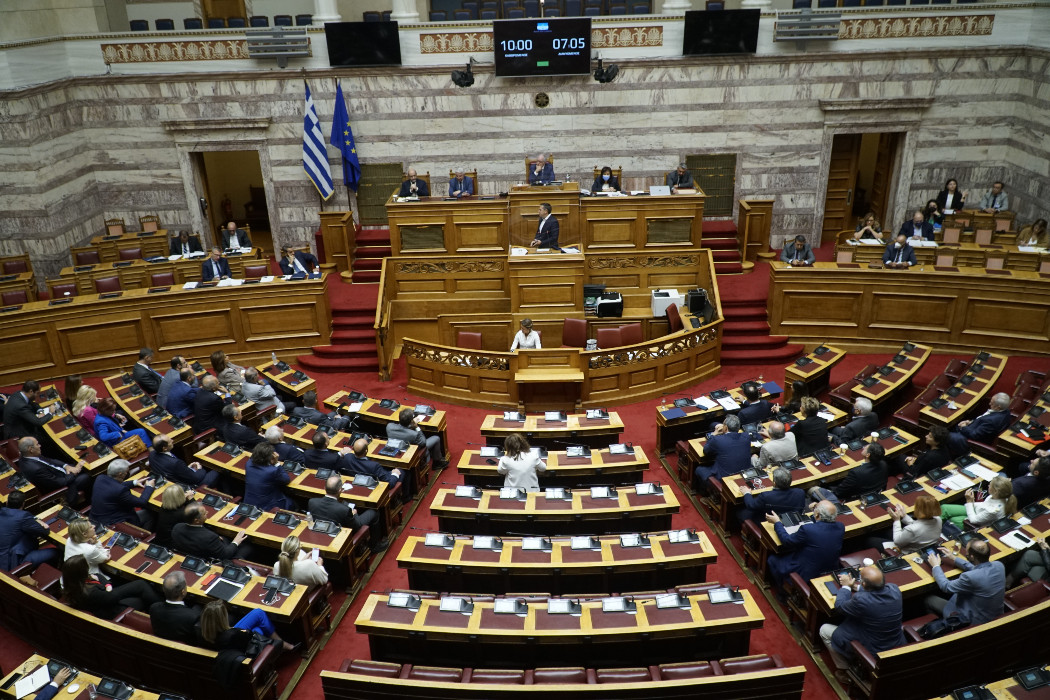 Τροπολογία ΣΥΡΙΖΑ για επέκταση του επιδόματος των 600 ευρώ σε υγειονομικούς, εκπαιδευτικούς, καθαρίστριες