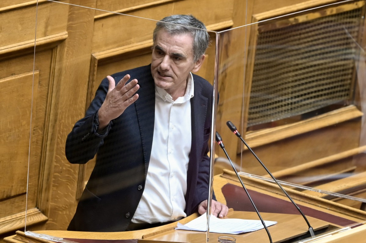 Έντονη αντιπαράθεση Σταϊκούρα – Τσακαλώτου στη Βουλή για τον προϋπολογισμό
