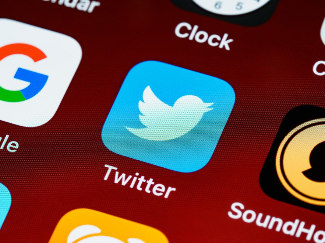 Twitter: Απαγορεύει σε χρήστες να δημοσιεύουν συνδέσμους σε ανταγωνιστικά μέσα