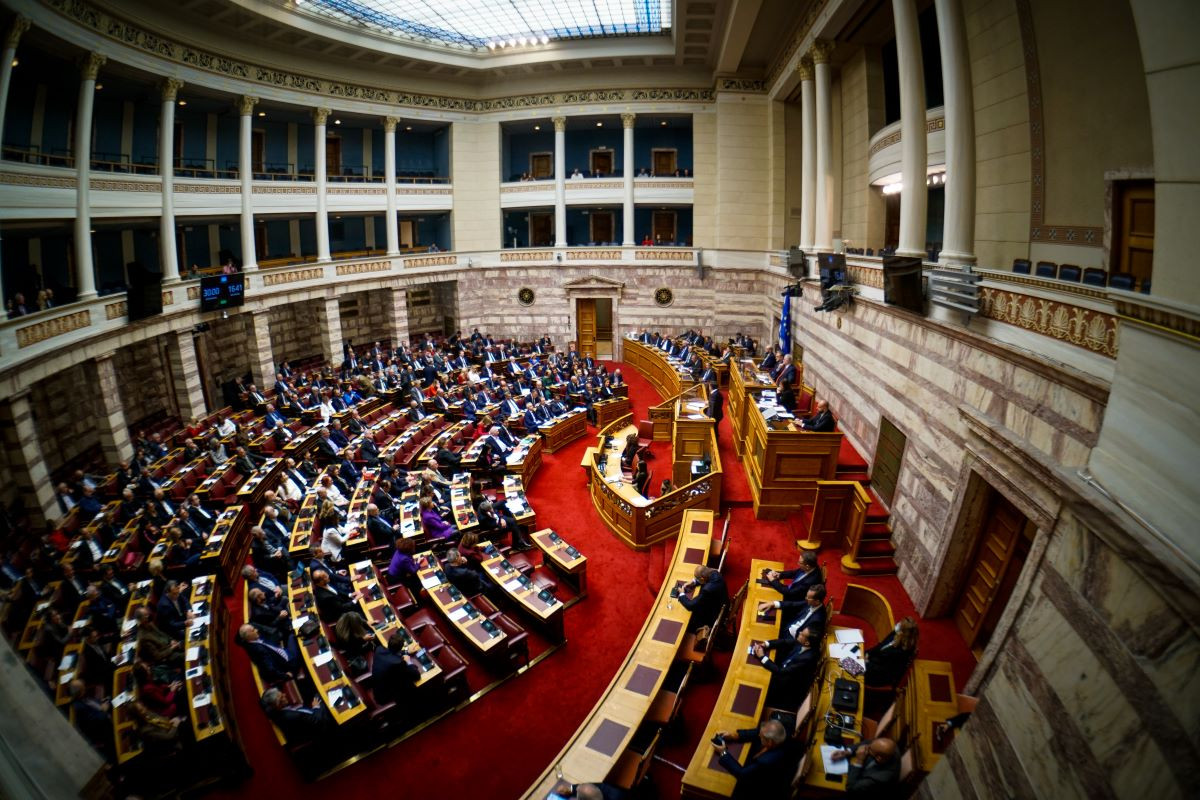 Τροπολογία ΣΥΡΙΖΑ για έκτακτη μείωση ΦΠΑ στα τρόφιμα και ΕΦΚ στα καύσιμα