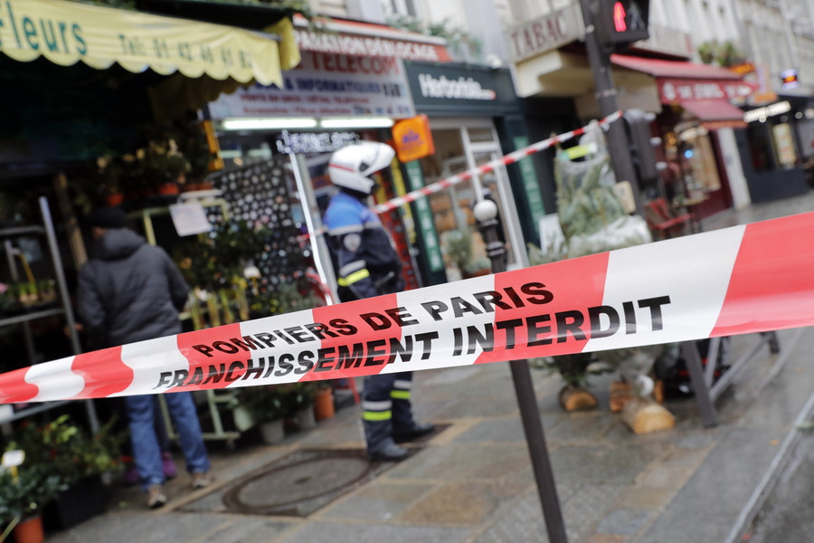 Συναγερμός στο Παρίσι: Δυο νεκροί και αρκετοί τραυματίες μετά από μαζικούς πυροβολισμούς