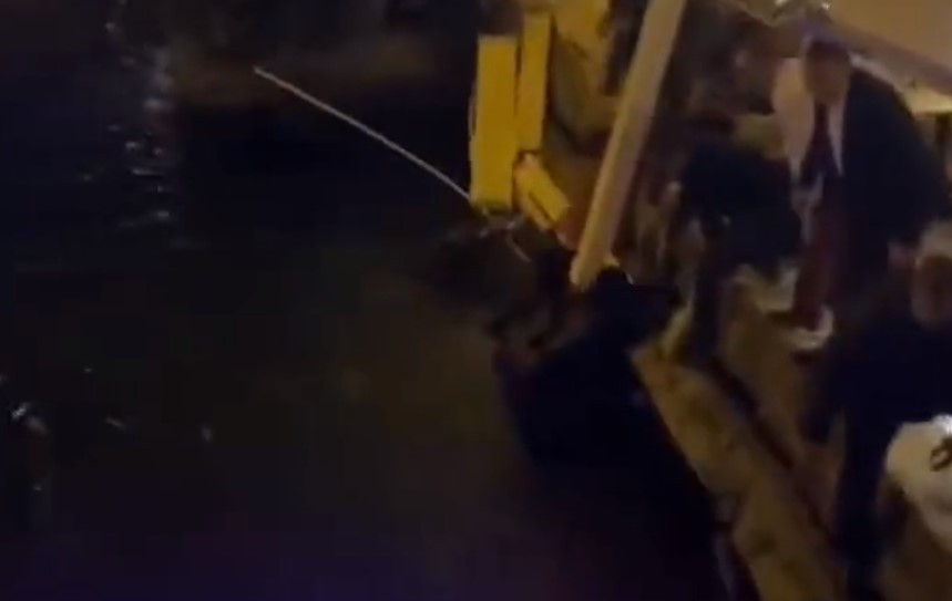 Κωνσταντινούπολη: Κατέρρευσε αίθριο εστιατορίου [Βίντεο]