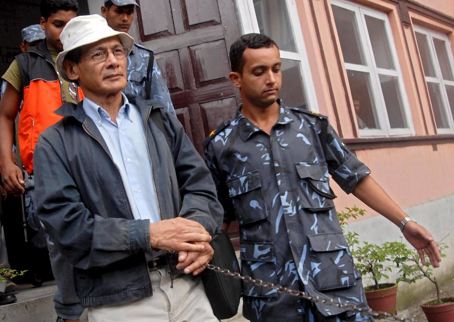 Στην Γαλλία το «Ερπετό»: Ο καταδικασθείς ως κατά συρροή δολοφόνος Σαρλ Σομπράζ απελάθηκε από το Νεπάλ και δηλώνει αθώος